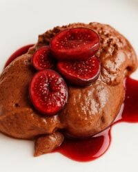 Chocolate mousse with roasted figs