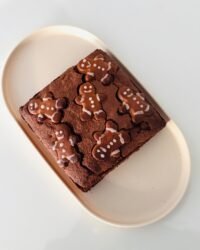 Brownie with Gingerbread Cookies