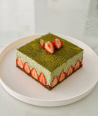 Matcha Cheesecake with strawberry